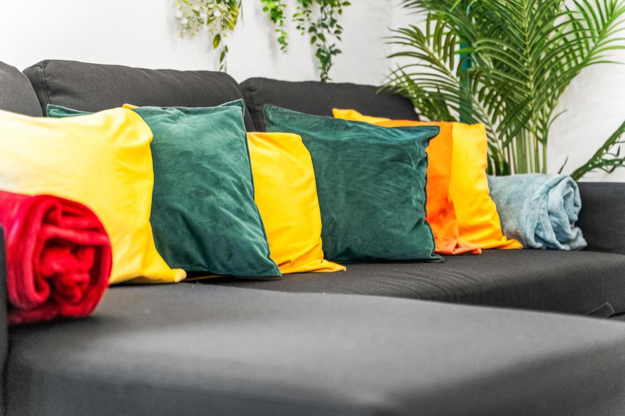 2 Bed Flat 5mins Drive To Canary Wharf Station-free Parking-squidgame Theme Sleeps 6 Casa vacanze *