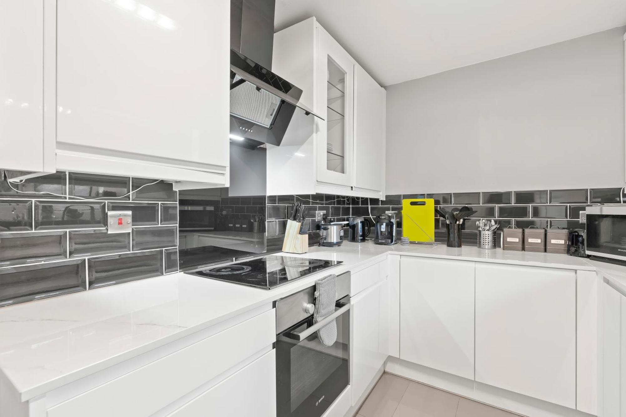 2 Bed Flat 5mins Drive To Canary Wharf Station-free Parking-squidgame Theme Sleeps 6 Casa vacanze