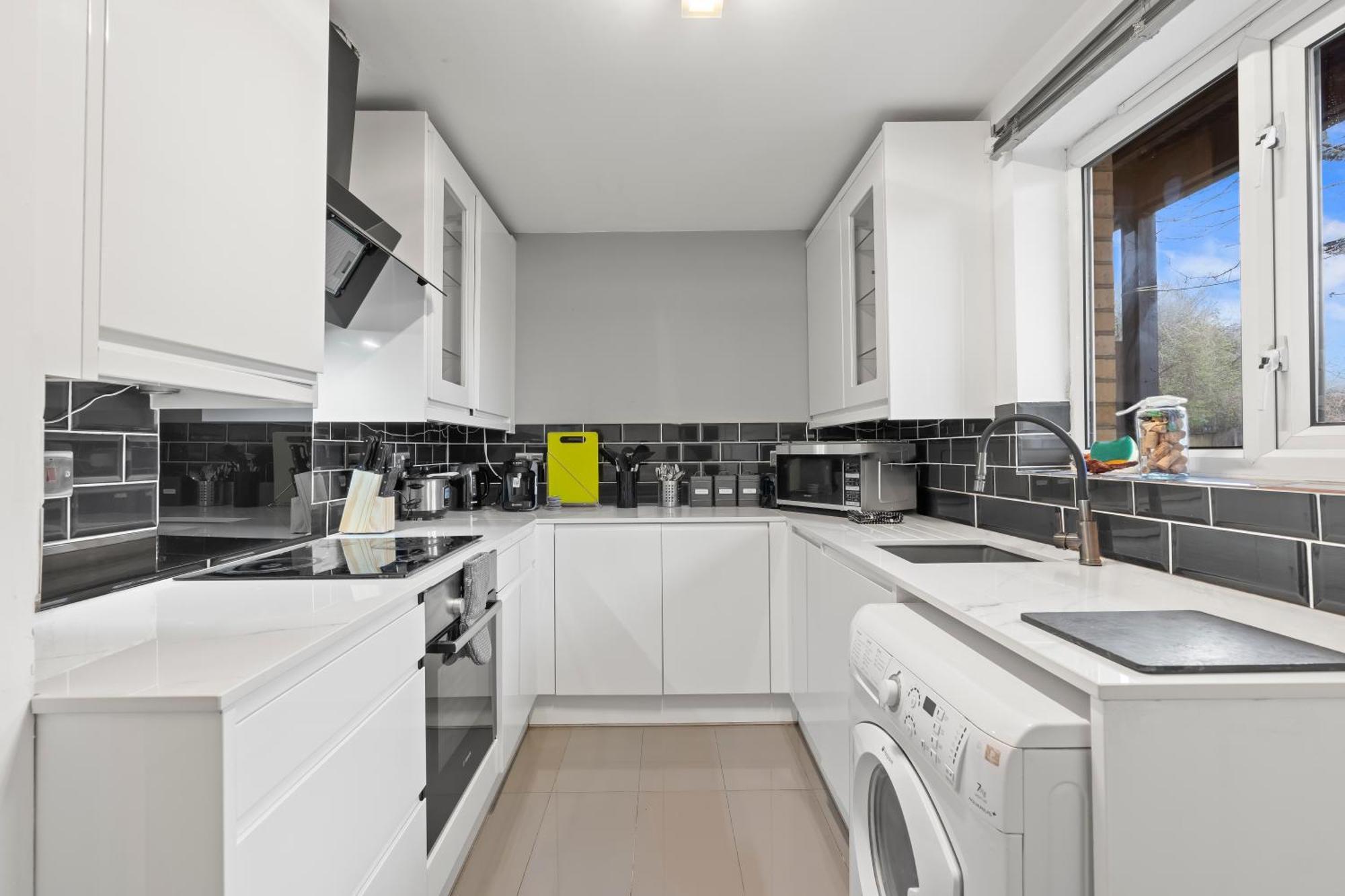 Casa vacanze 2 Bed Flat 5mins Drive To Canary Wharf Station-free Parking-squidgame Theme Sleeps 6 *