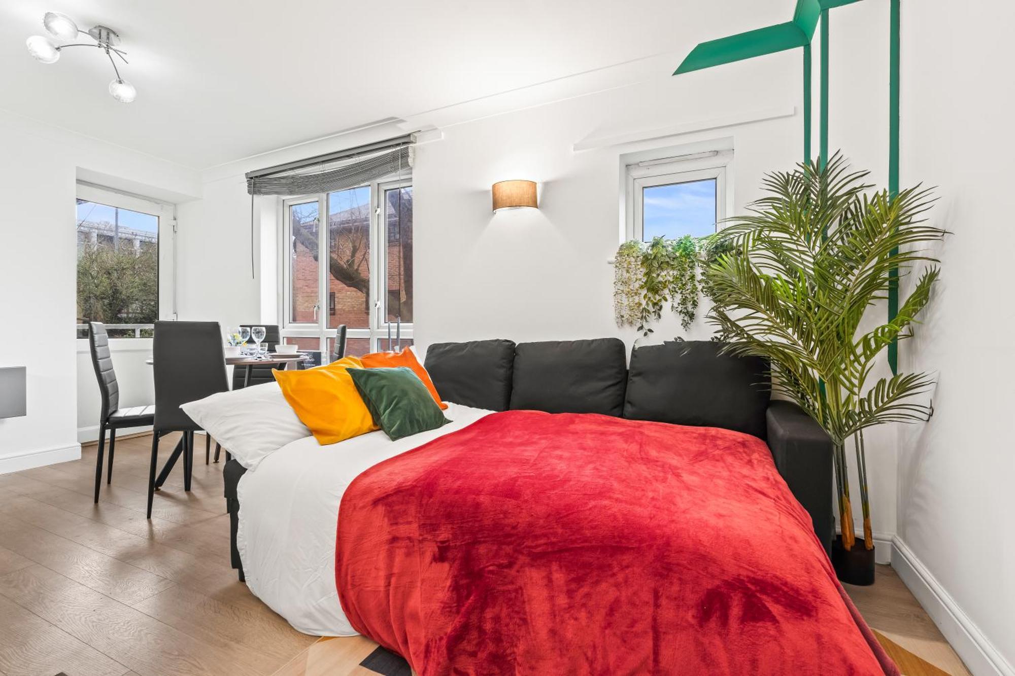 Casa vacanze 2 Bed Flat 5mins Drive To Canary Wharf Station-free Parking-squidgame Theme Sleeps 6 *