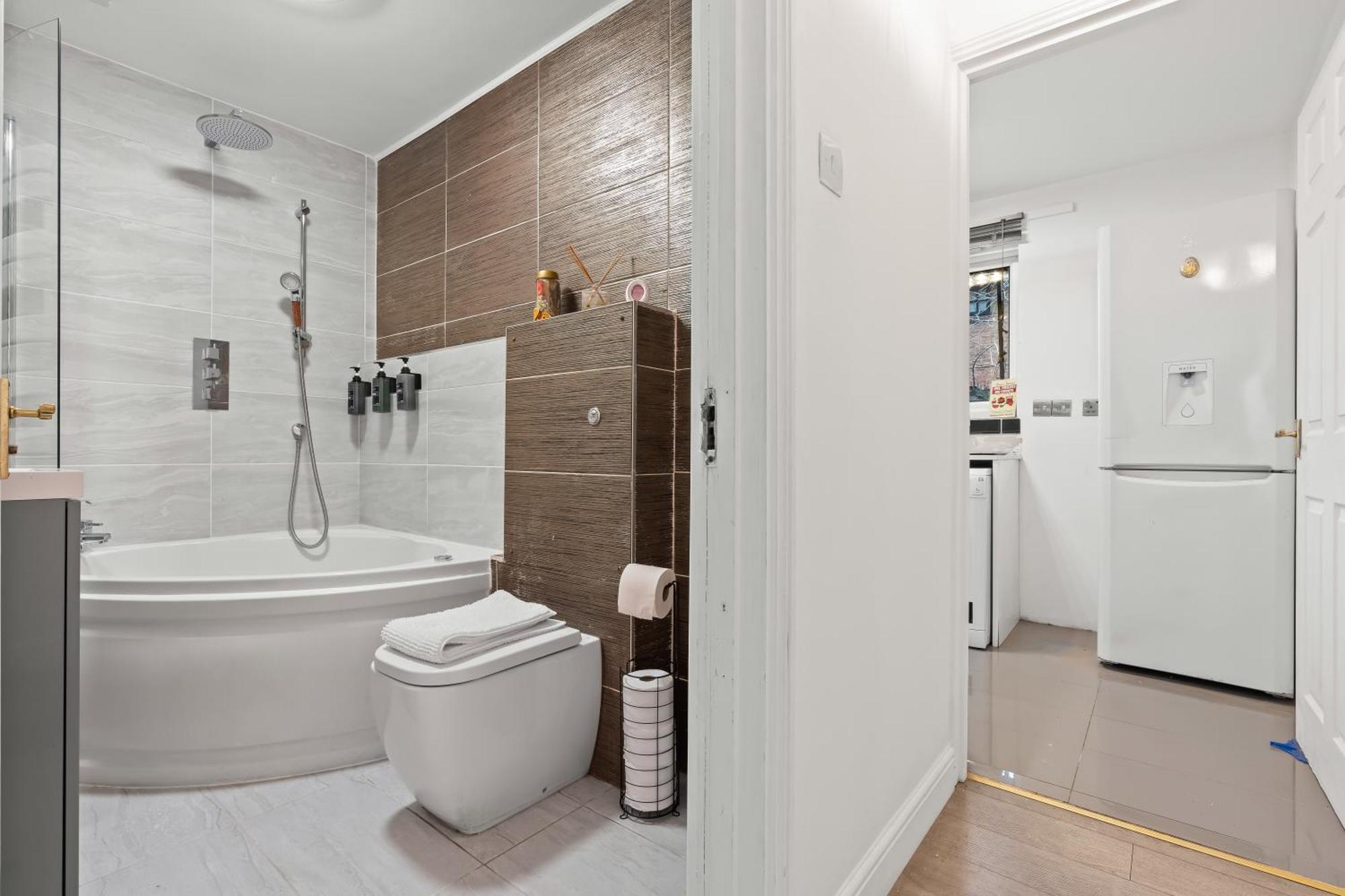 2 Bed Flat 5mins Drive To Canary Wharf Station-free Parking-squidgame Theme Sleeps 6 Casa vacanze *