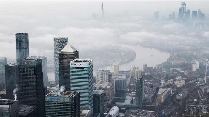 2 Bed Flat 5mins Drive To Canary Wharf Station-free Parking-squidgame Theme Sleeps 6 * London